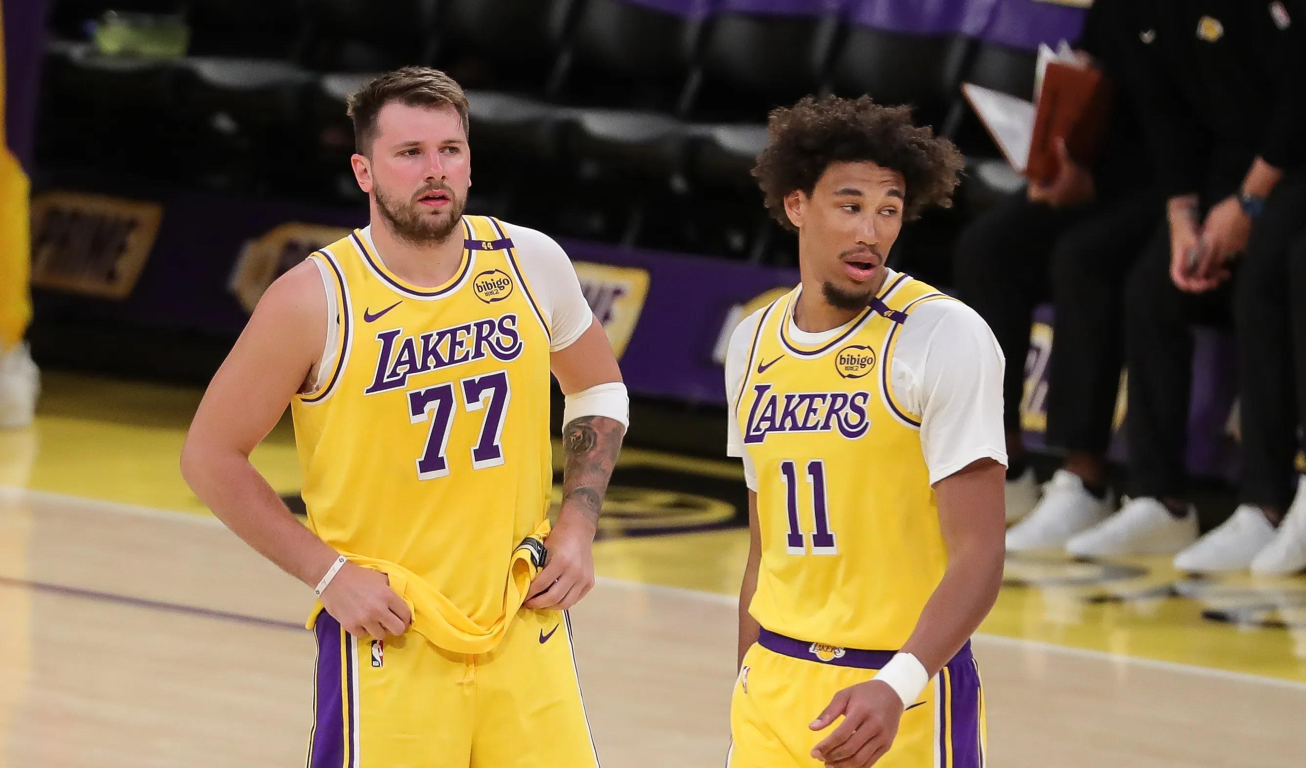 赛后社区盾焦点战,洛杉矶湖人手感冰凉,压力陡增,年轻球员得到机会的简单介绍 赛后社区盾焦点战,洛杉矶湖人手感冰凉,压力陡增,年轻球员得到机会的简单介绍