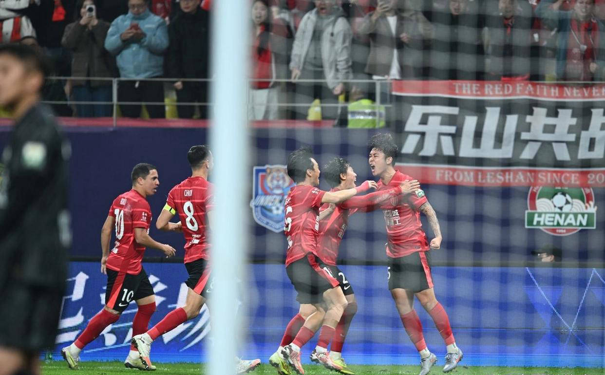 成都蓉城迎中超关键赛，国际比赛日远射贴柱，质疑声仍在，轮换策略成焦点的简单介绍